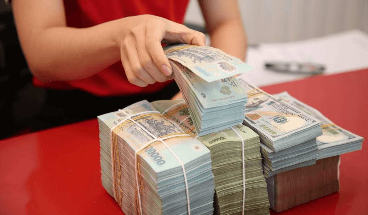 Lãi suất tiết kiệm lên 9%/năm, người gửi tiền nhấp nhổm đáo hạn ngân hàng này để gửi ngân hàng khác