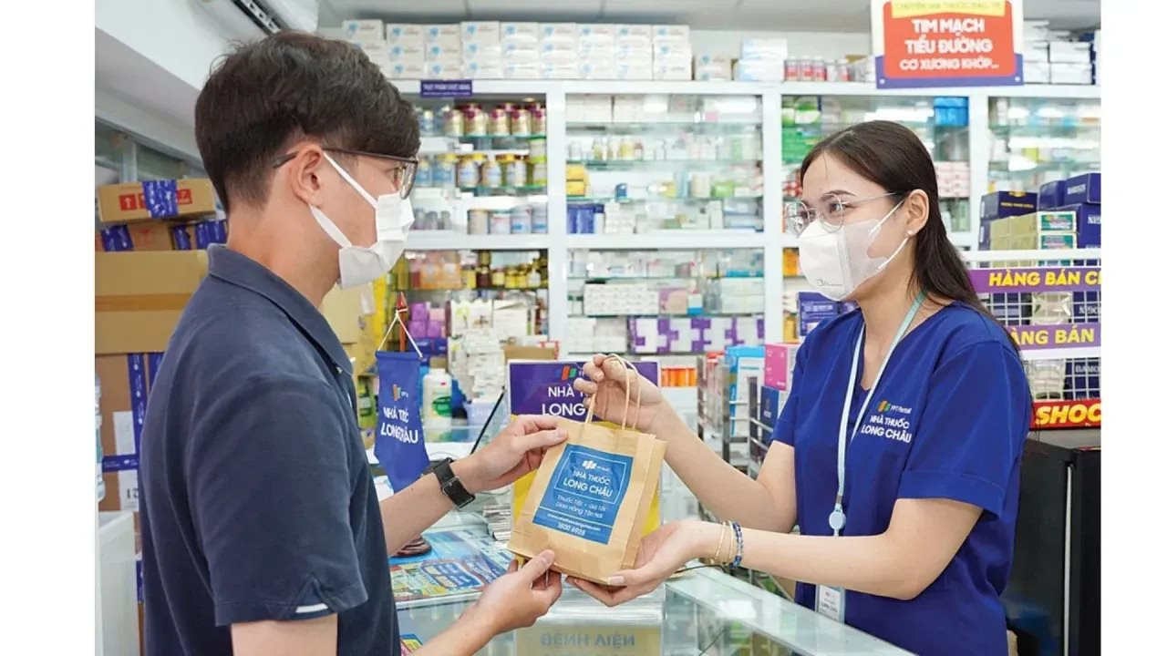 Hé lộ thu nhập của dược sỹ Long Châu, có người được thưởng Tết đến 127 triệu đồng