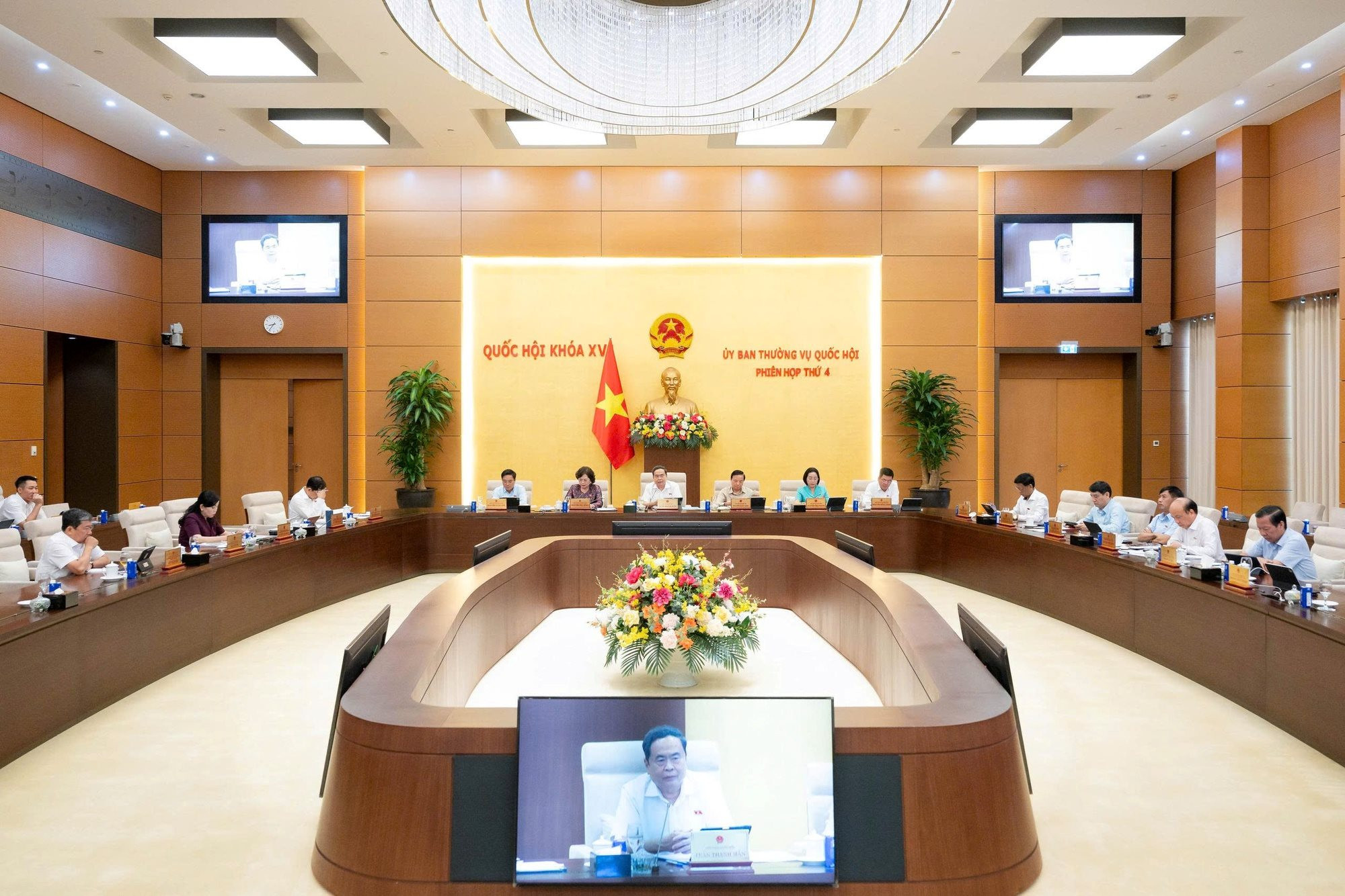 Hoàn thiện thể chế trong lĩnh vực tiền tệ và ngân hàng