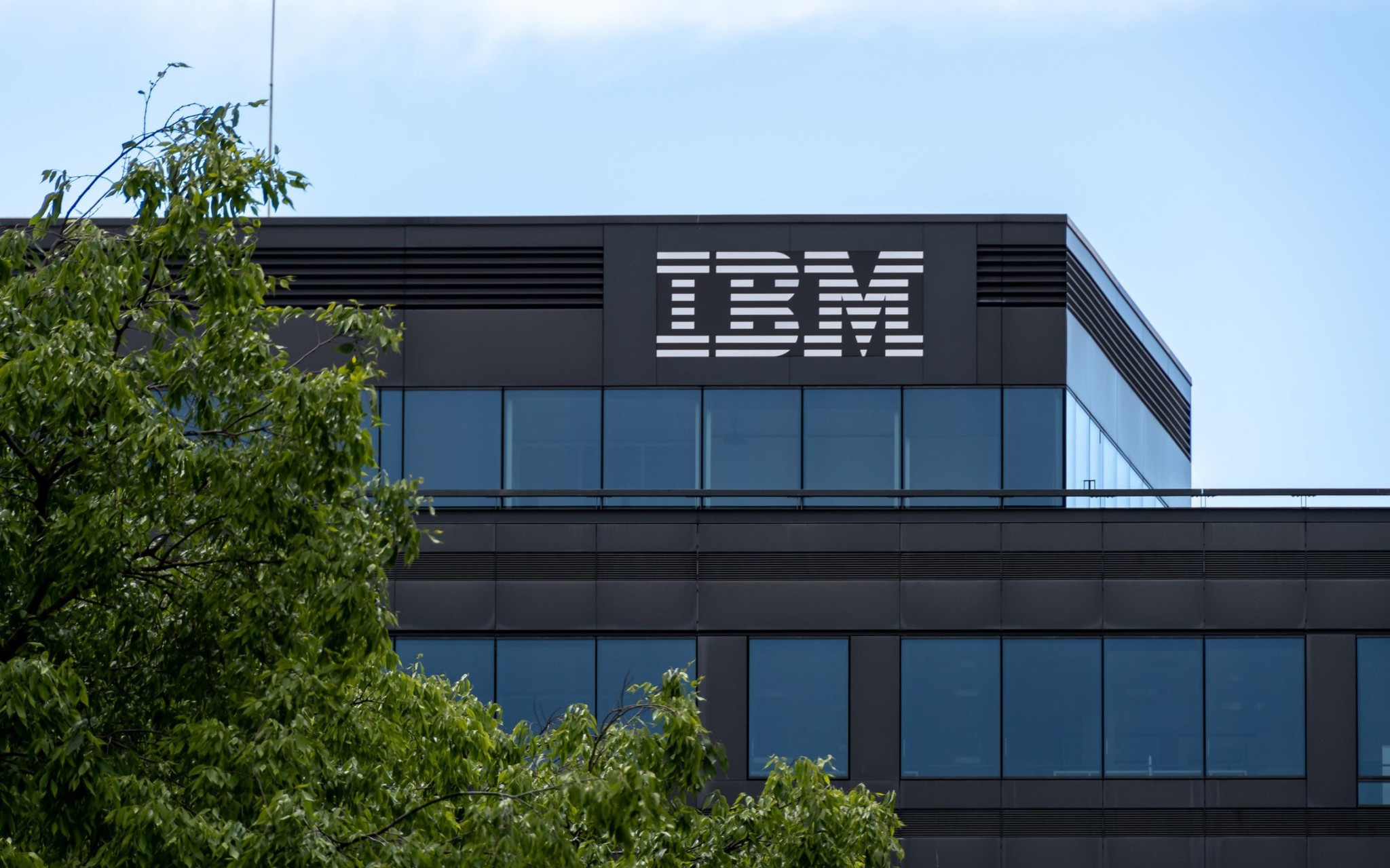 Mất 68 tỷ USD sau một đêm, IBM vừa trải qua ngày đen tối nhất trong lịch sử 115 năm