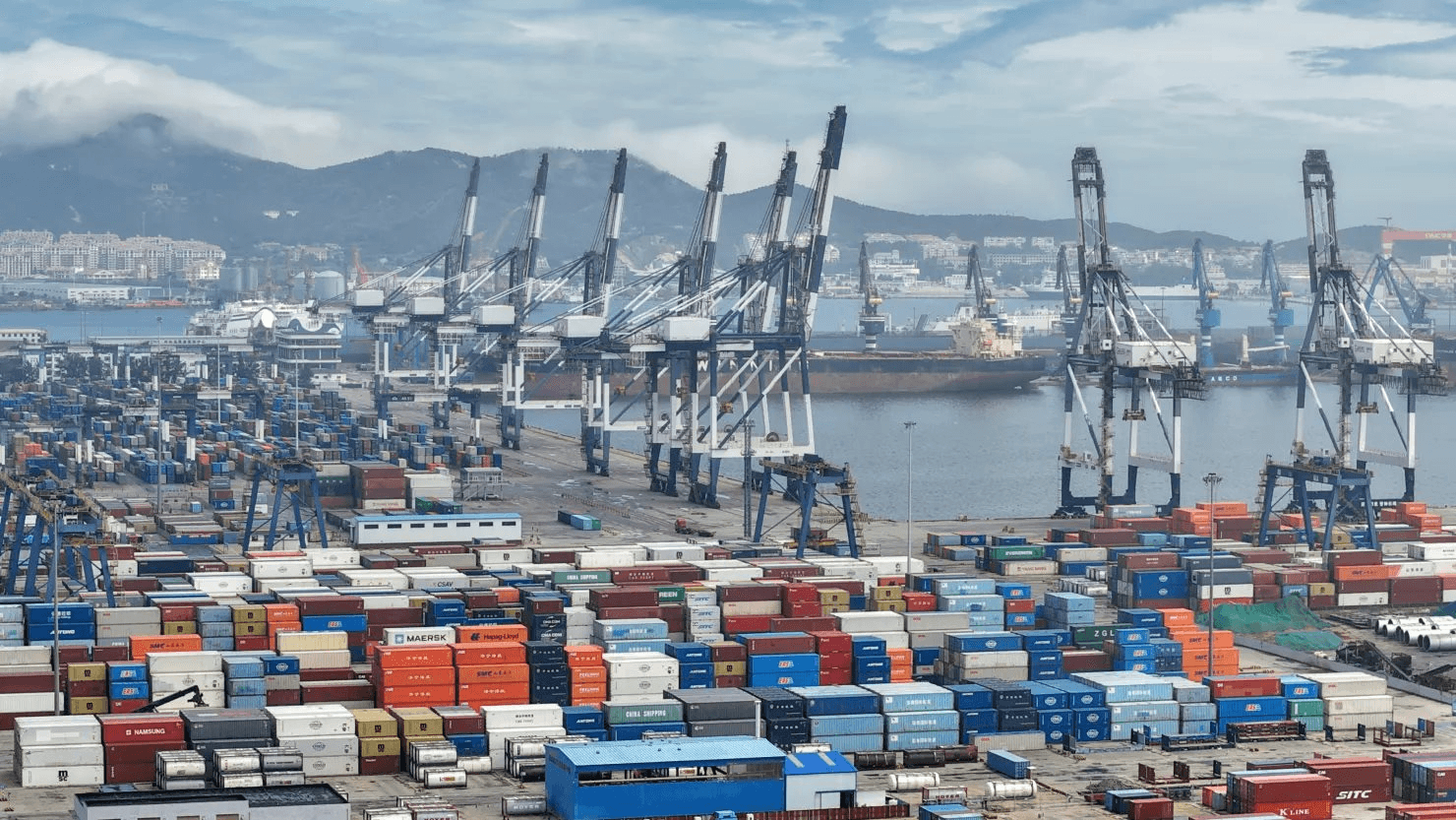 Trung Quốc: GDP quý 2 tăng thấp hơn dự báo, chạm đáy 4 năm