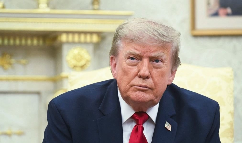 Vì sao ông Trump bỏ kế hoạch thu phí eo biển Hormuz chỉ sau một ngày?