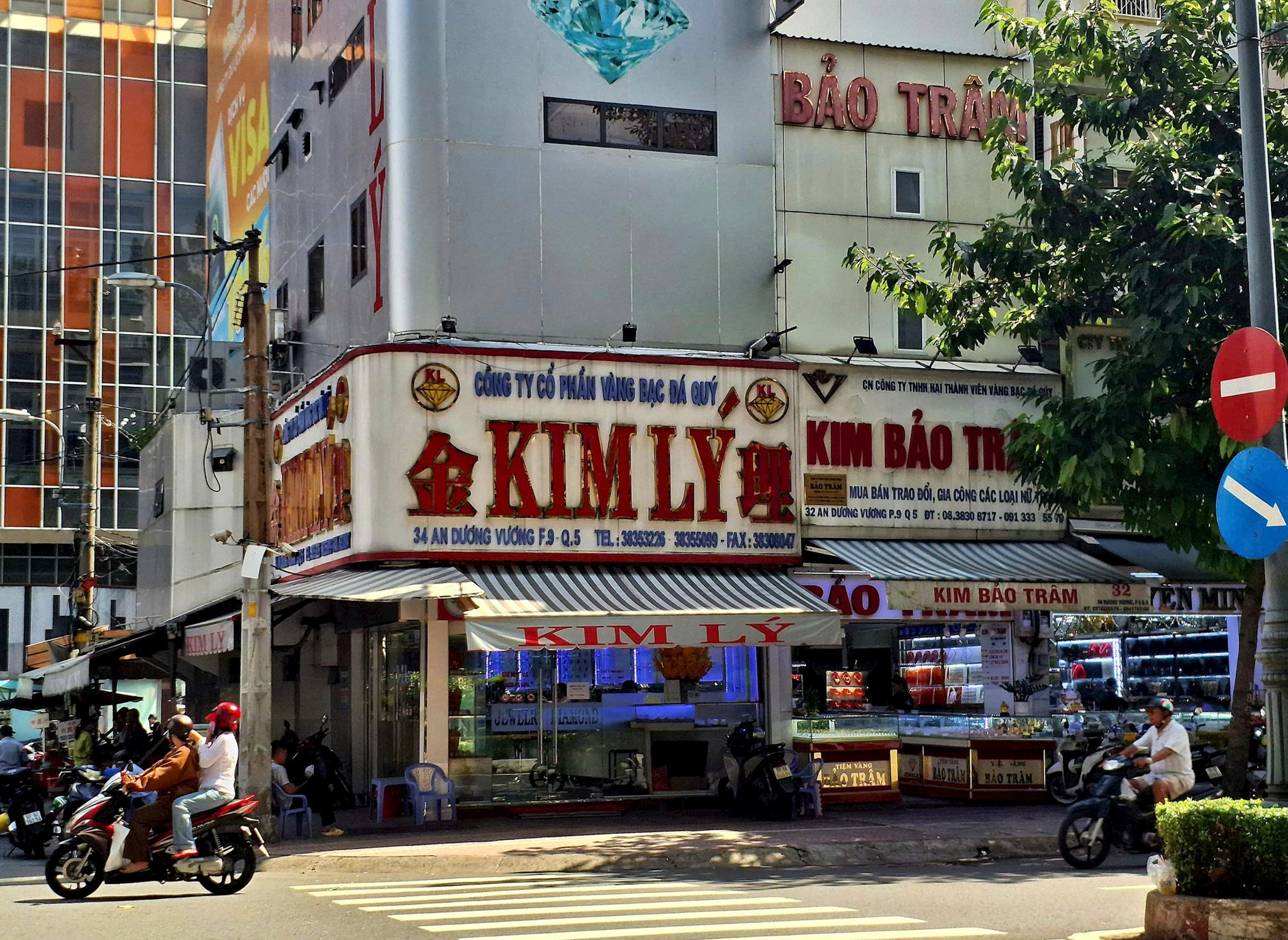 Tiệm vàng Kim Lý đang nằm trong tay ai?
