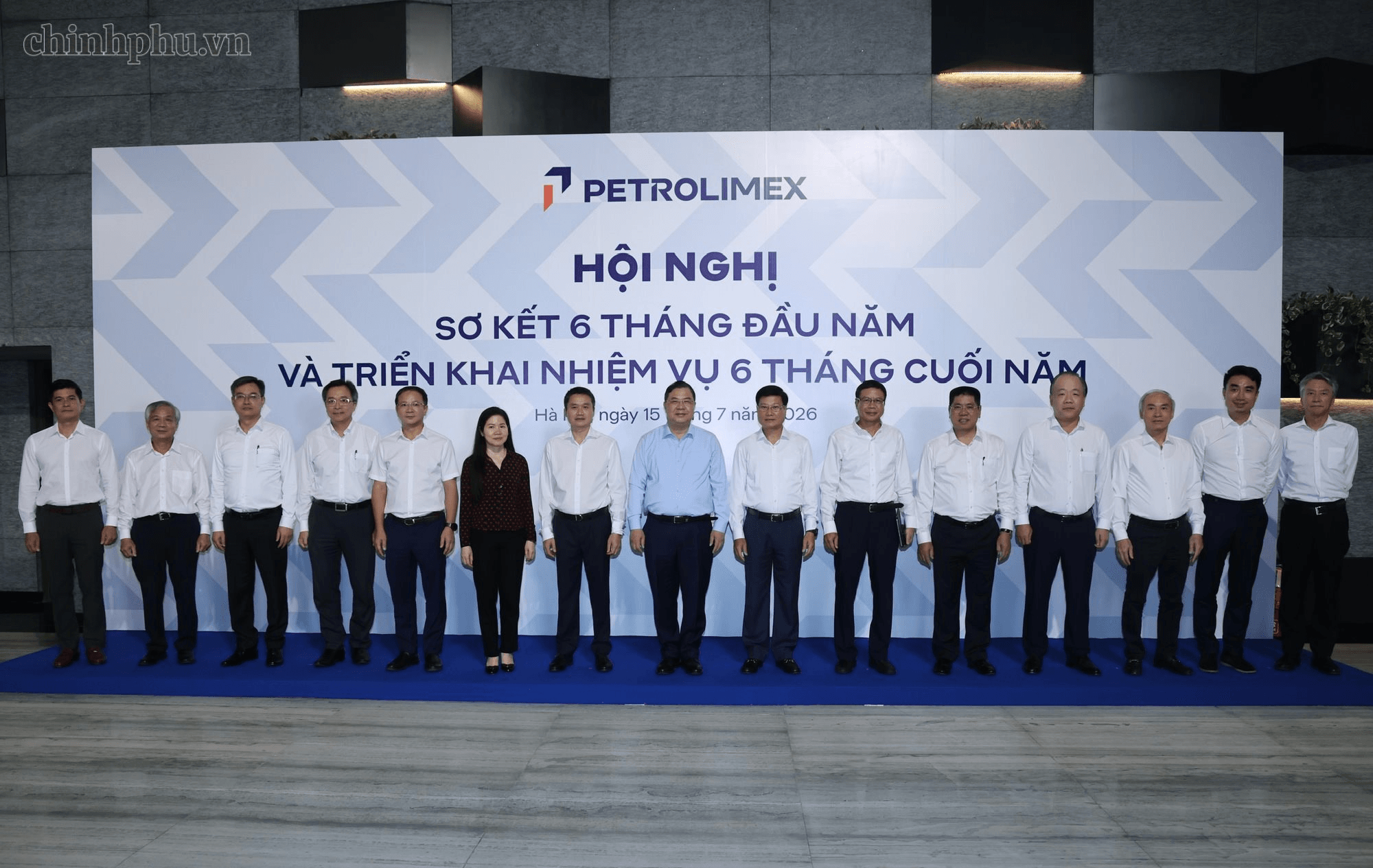 Petrolimex đạt 215.000 tỷ đồng doanh thu sau 6 tháng, tăng 49% 