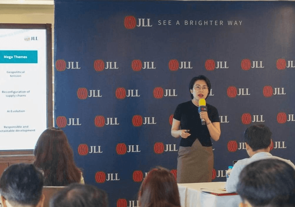 huyen-trang-jll(1).png