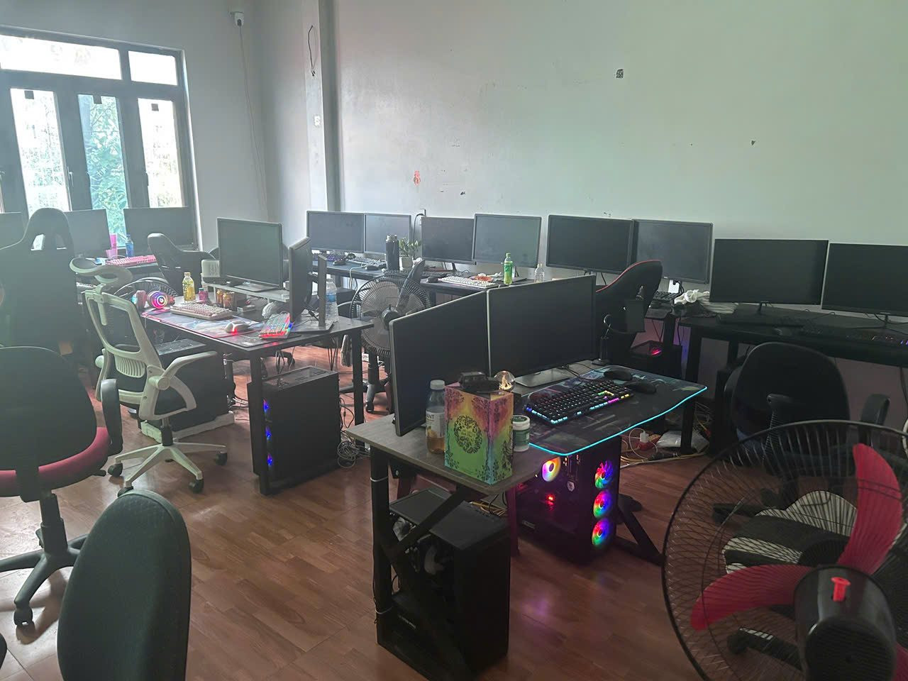 Triệt phá ổ nhóm chiếm đoạt tài khoản Facebook của người châu Âu để thu lợi số tiền lớn