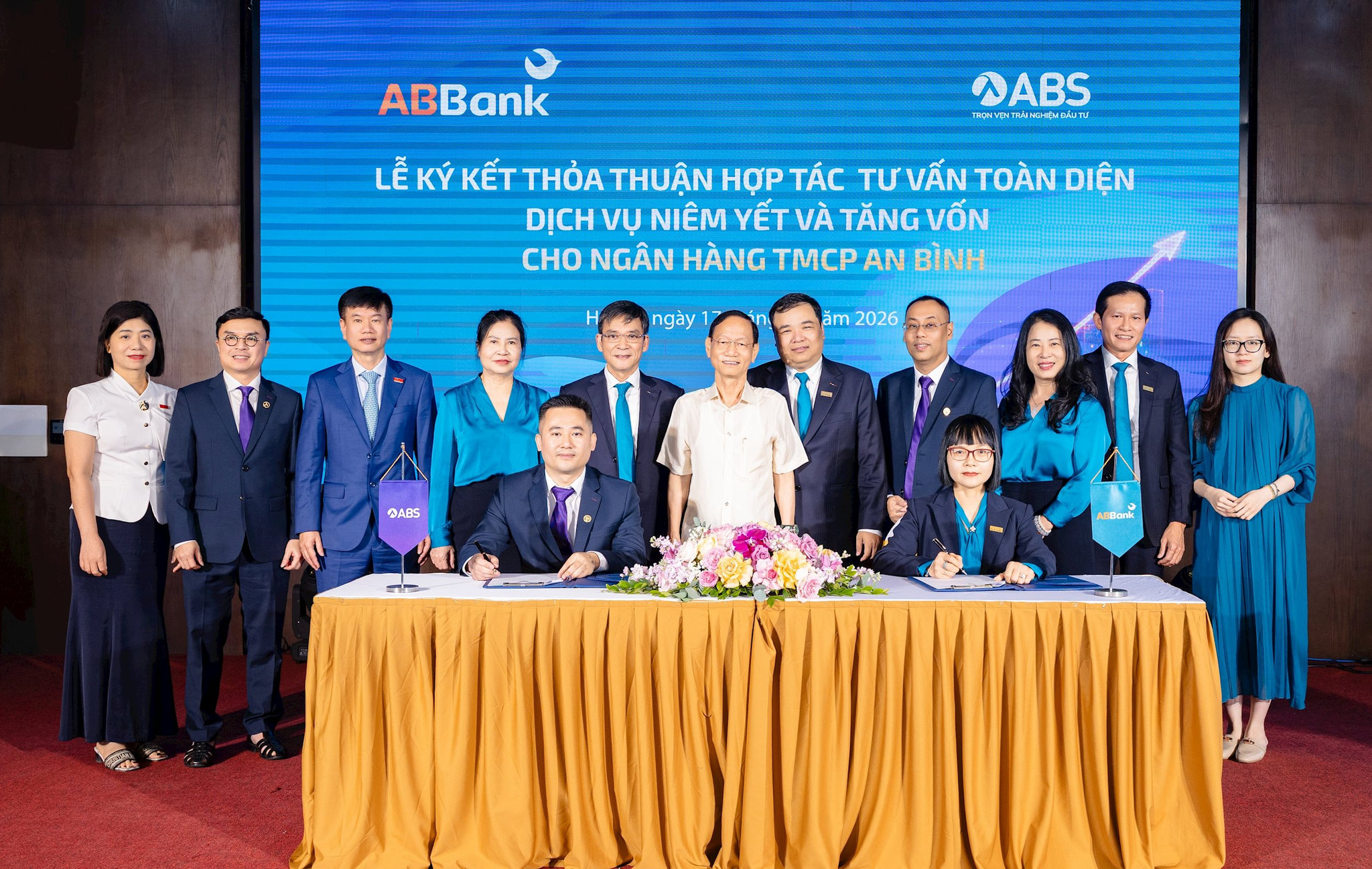 ABBank và ABS ký kết thỏa thuận hợp tác tư vấn toàn diện dịch vụ niêm yết và tăng vốn điều lệ