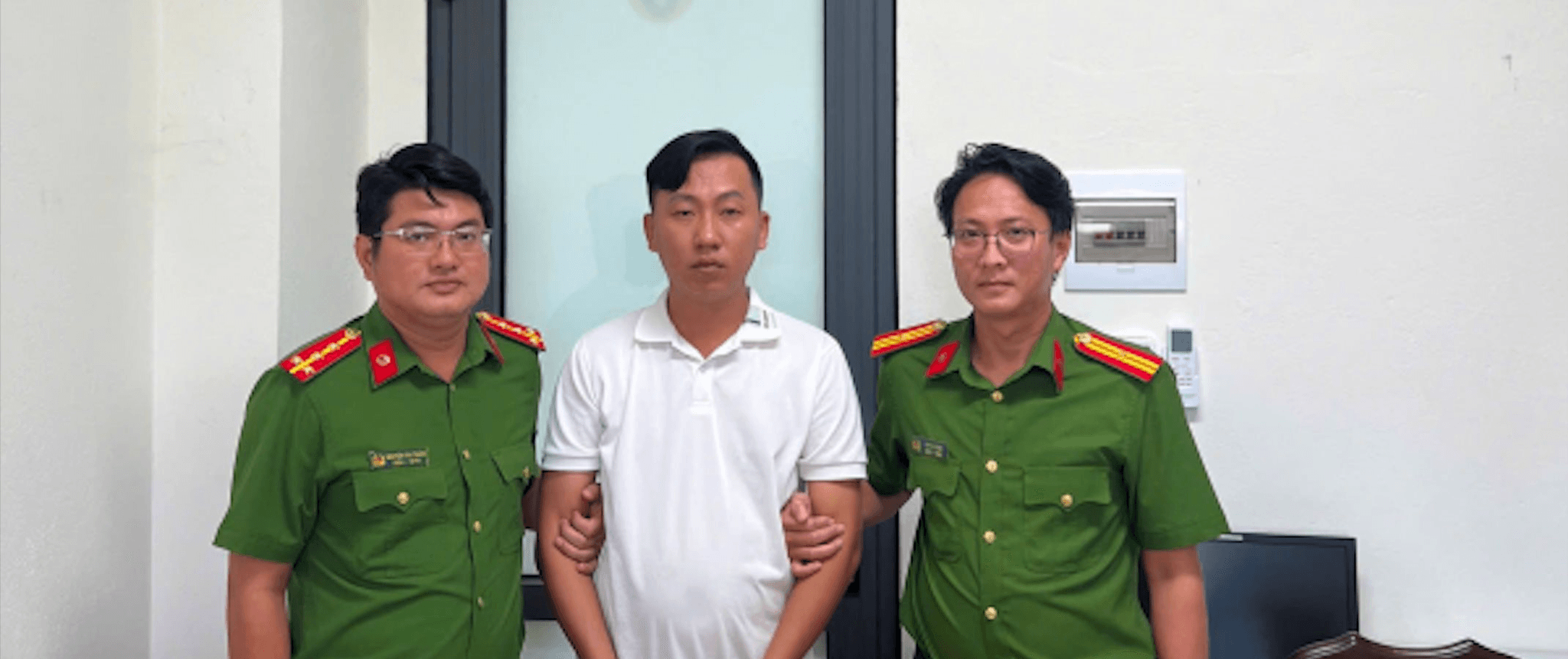 Công an thông báo tới người dân có giao dịch chuyển khoản với nội dung sau: Một thanh niên SN 1994 vừa bị bắt