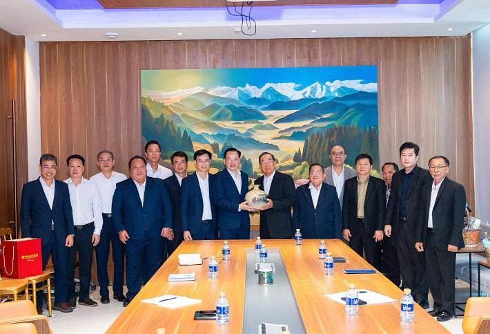 Vinachem bắt tay tập đoàn kinh tế tư nhân hàng đầu của Lào
