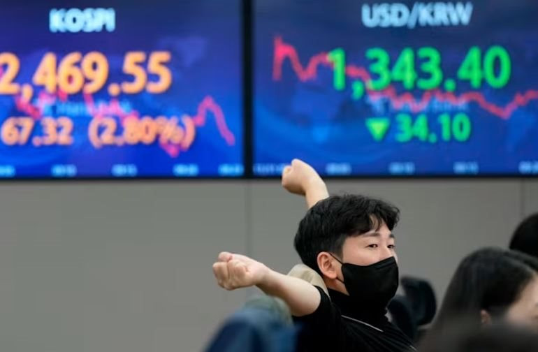 1,2 triệu tài khoản chứng khoán Hàn Quốc bị call margin, cứ 30 người trưởng thành lại có 1 người tay trắng: Chuyện gì đã xảy ra?