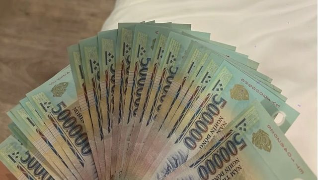 Phát hiện hàng chục tờ tiền 500.000 đồng trên chuyến tàu Bắc - Nam, nhân viên đường sắt lập tức kiểm kê, xác minh