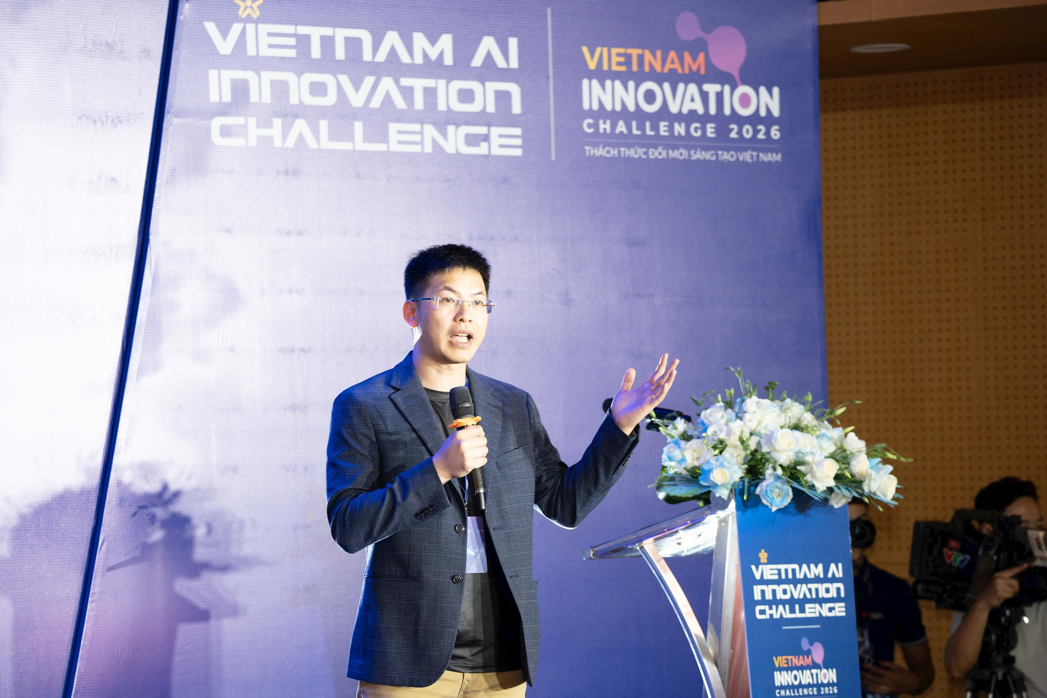 anh-hung-1.jpg