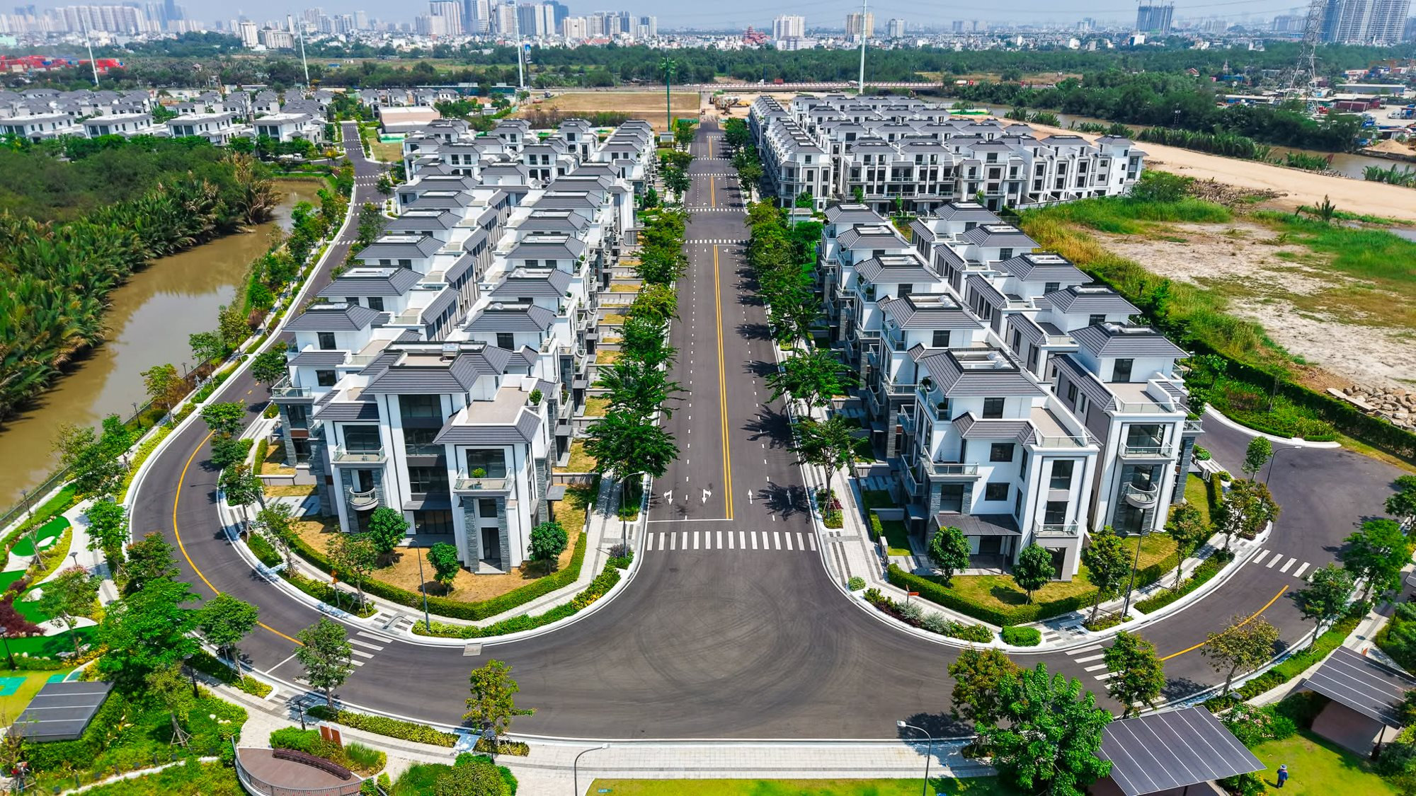 8_vanh-dai-2-tp.hcm.jpg