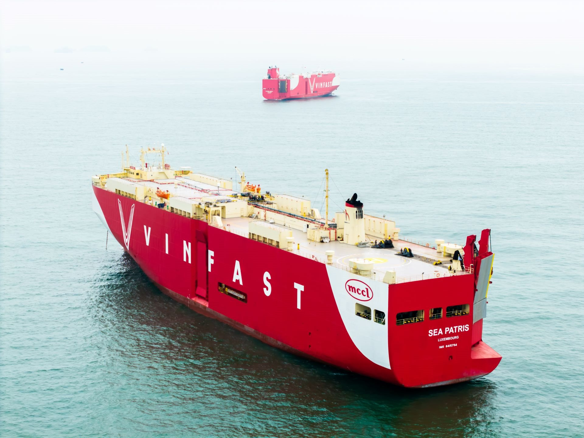 Phát hiện 2 tàu lớn có logo VinFast xuất hiện ở vùng biển gần cảng Hải Phòng, thực hiện nhiệm vụ đặc biệt