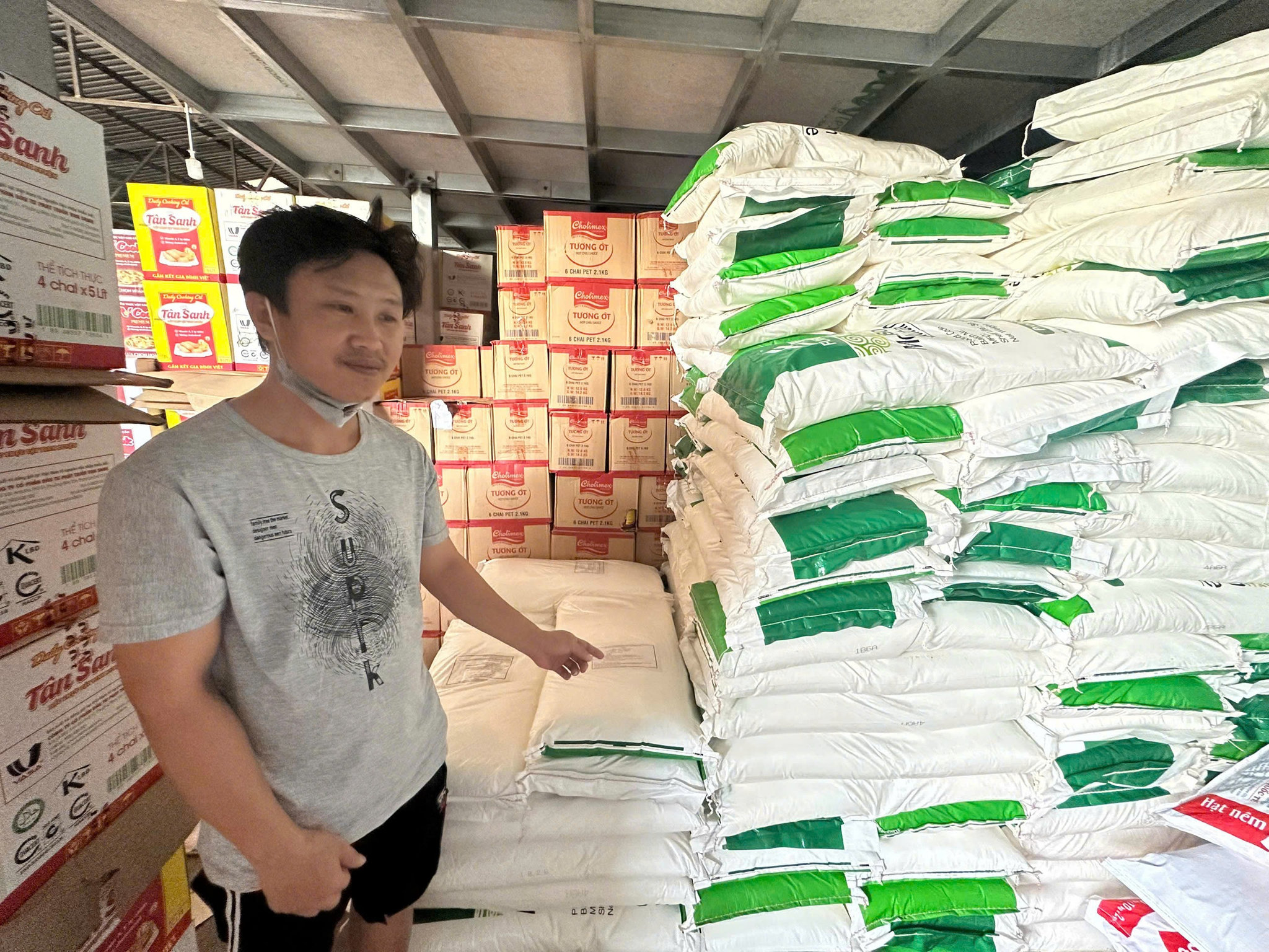 Công an TP.HCM kiểm tra đồng loạt nhiều địa điểm, tịch thu 52,41kg hạt nêm giả, 547,99kg bột giặt giả, bắt tạm giam 5 đối tượng liên quan