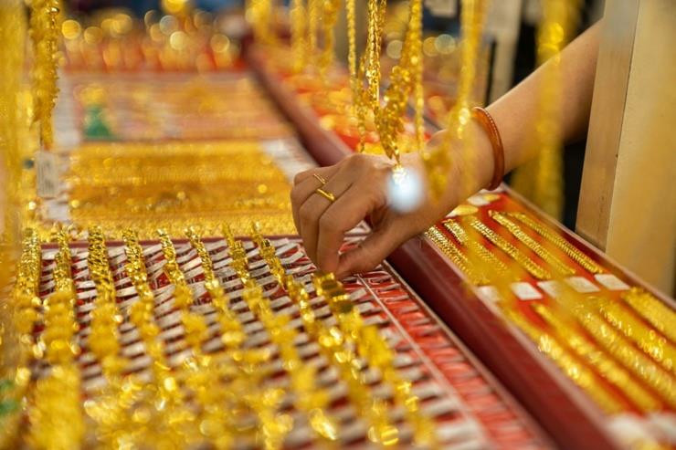 Tối 23/7, giá vàng giảm mạnh