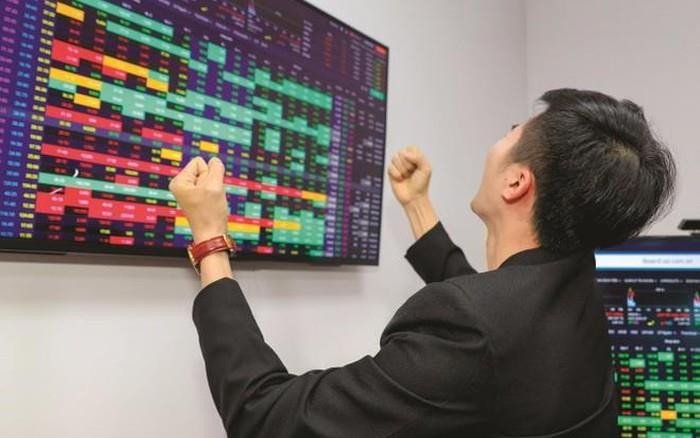 Một cổ phiếu chứng khoán "bốc đầu" tăng kịch trần sau khi báo lãi quý 2 đột biến