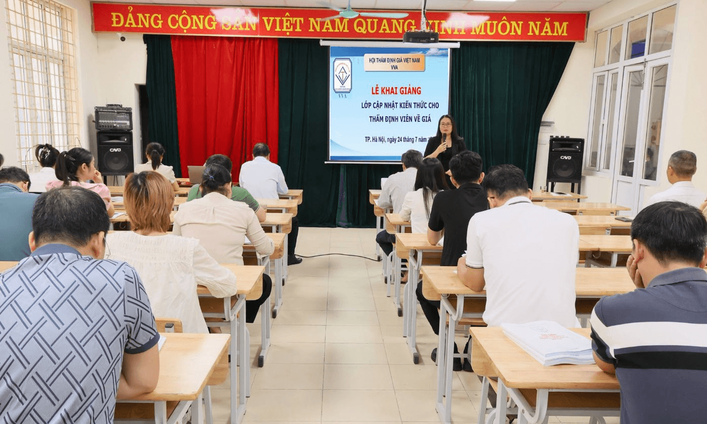 Khai giảng lớp cập nhật kiến thức về thẩm định giá CN2026.10 tại Hà Nội