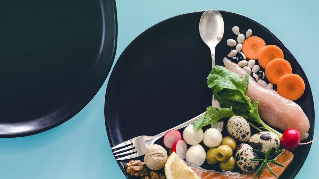 Ăn 8 tiếng, nhịn 16 tiếng: Nghiên cứu mới về chế độ ăn giảm cân khiến nhiều người bất ngờ
