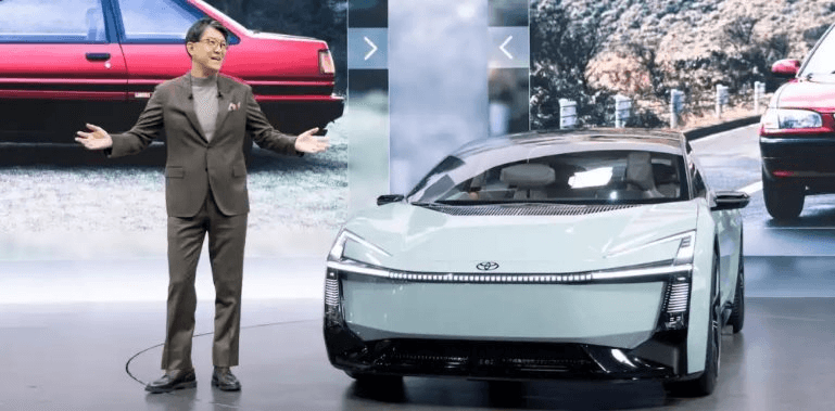 Chủ tịch Toyota phát cảnh báo sinh tử: Không thể tồn tại nếu tiếp tục làm xe theo cách cũ