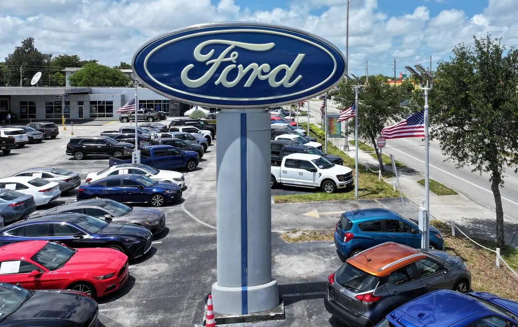 Cú bắt tay chấn động: Ford "trao quyền" tay lái cho Apple, định hình lại tương lai xe điện với giá chỉ từ 30.000 USD 