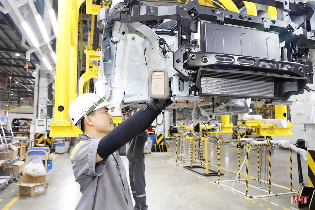 Nhà máy 7.000 tỷ đồng tại quê nhà tỷ phú Phạm Nhật Vượng tuyển đồng loạt 3.000 công nhân, mức lương tới 18 triệu đồng/tháng  