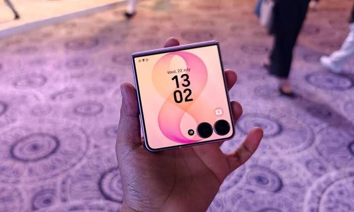 Samsung chính thức biến màn hình phụ thành thứ người dùng thực sự muốn sử dụng