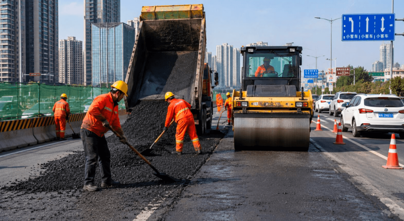 Xe điện hơn 3 tấn tràn ra đường, Trung Quốc chứng kiến gần 50% hạ tầng đường sá xuống cấp, thiếu tiền bảo trì