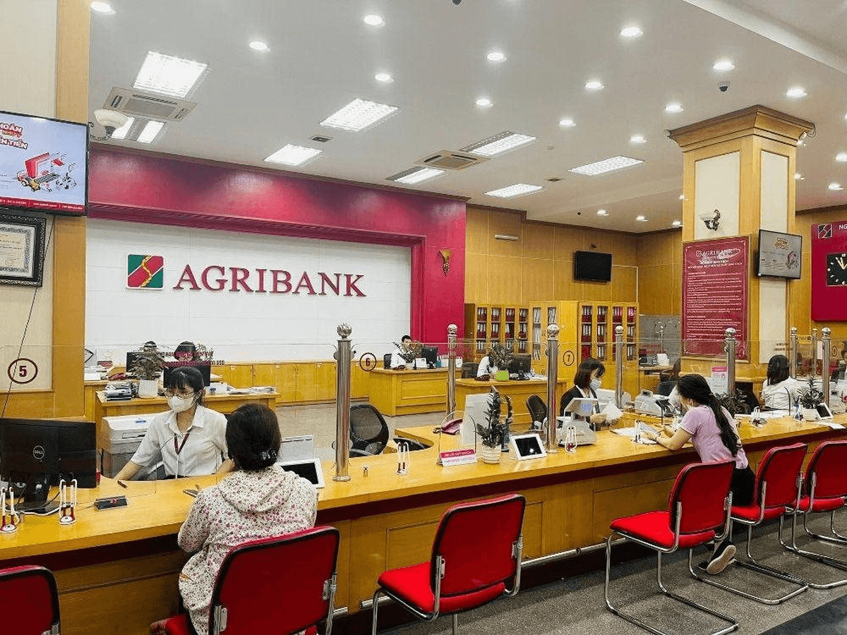 Khách mang sổ đỏ đến ngân hàng vay 100 triệu đồng để chuyển đi: Cán bộ Agribank trao đổi với công an, kịp thời chặn giao dịch