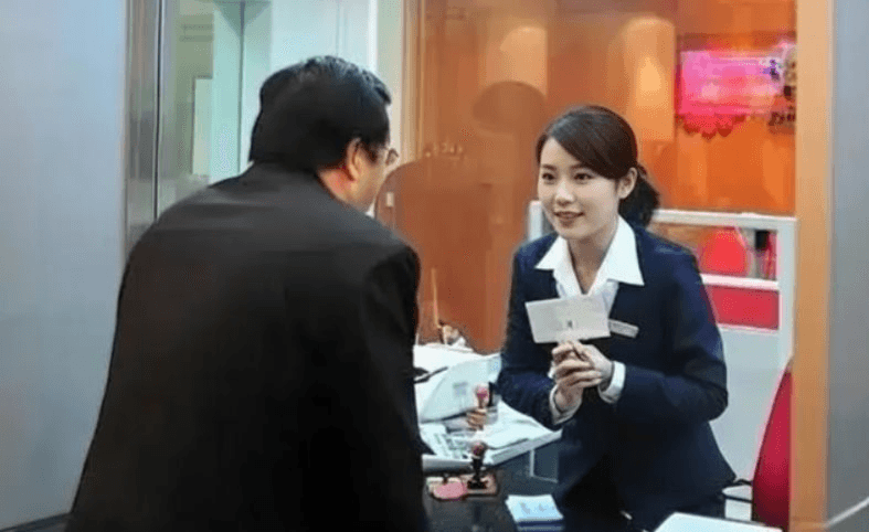 Khách vay ngân hàng 3,8 tỷ đồng mua nhà, 10 năm sau đến tất toán thì được thông báo “nợ đã hết”, còn được trả lại hơn 388 triệu