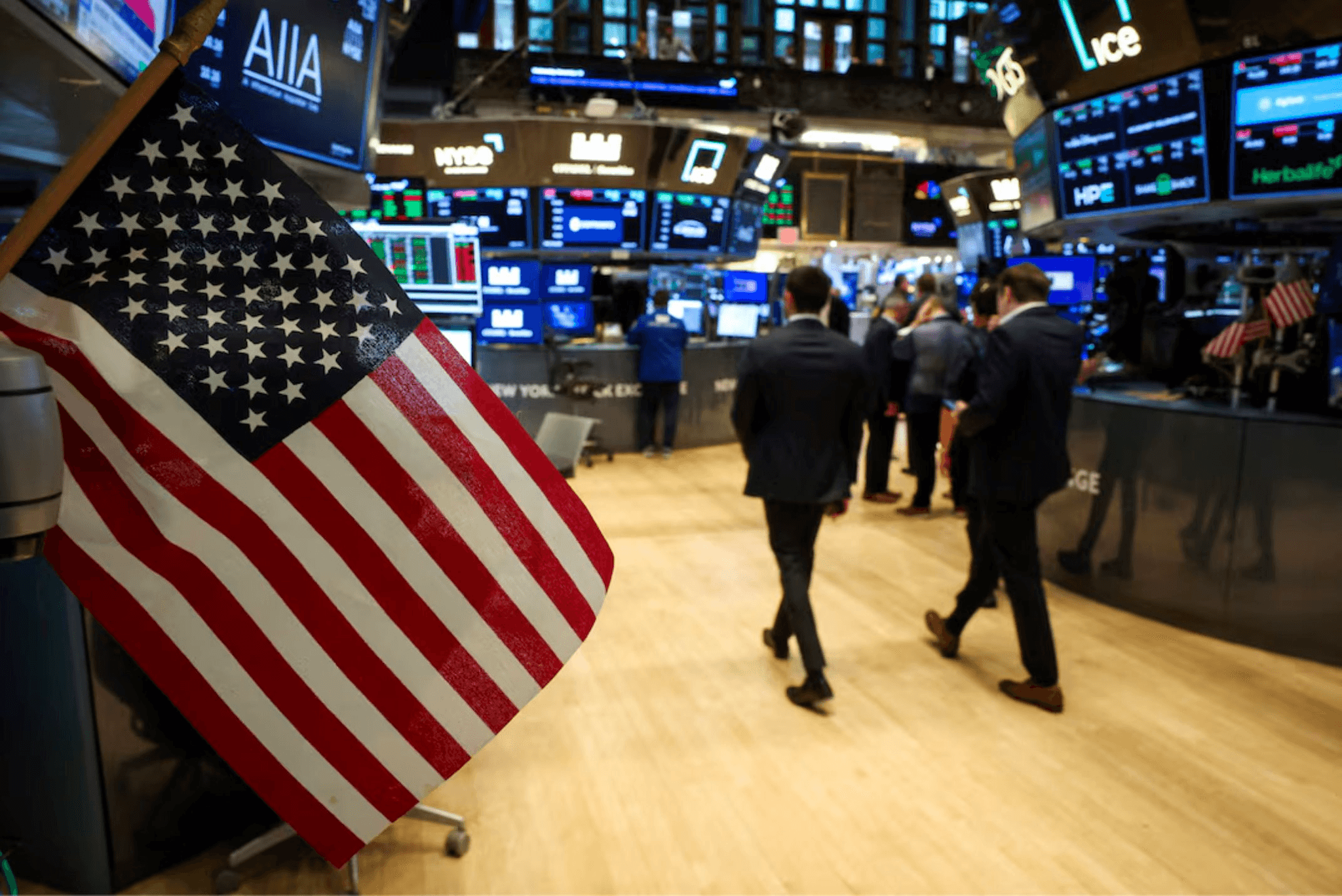 Dow Jones có lúc tăng 600 điểm, đà tăng đang giảm nhiệt