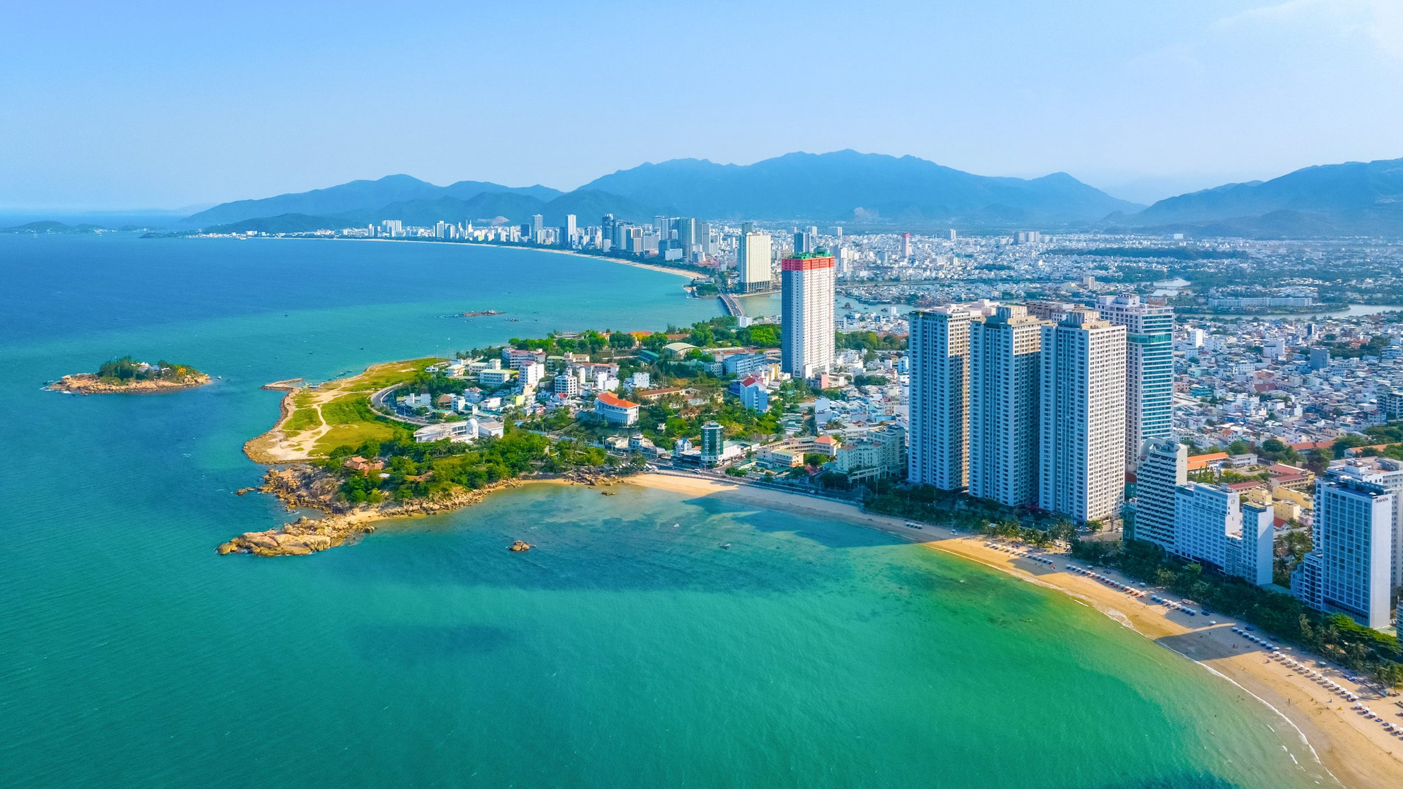 Tỉnh có đường bờ biển dài nhất Việt Nam bùng nổ du lịch: Nửa năm thu hơn 42.000 tỷ đồng, hút gần 5 triệu khách Hàn, Nga, Trung...