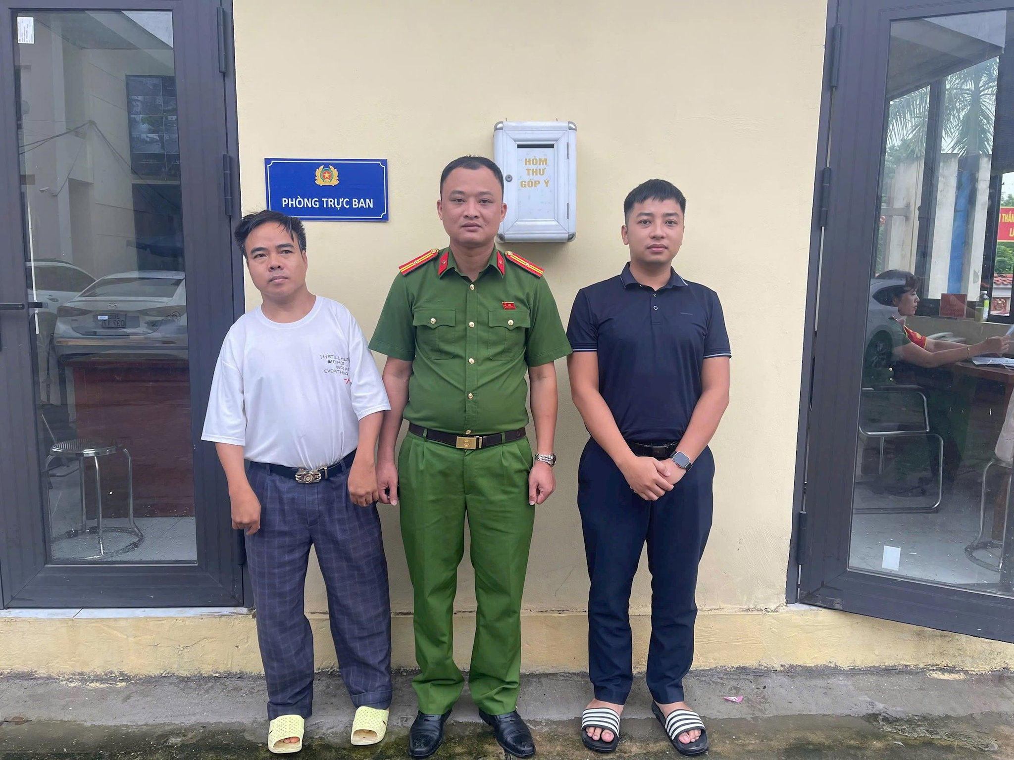Công an yêu cầu người dân chủ động đến cơ quan chức năng khai báo giao dịch trong trường hợp sau 