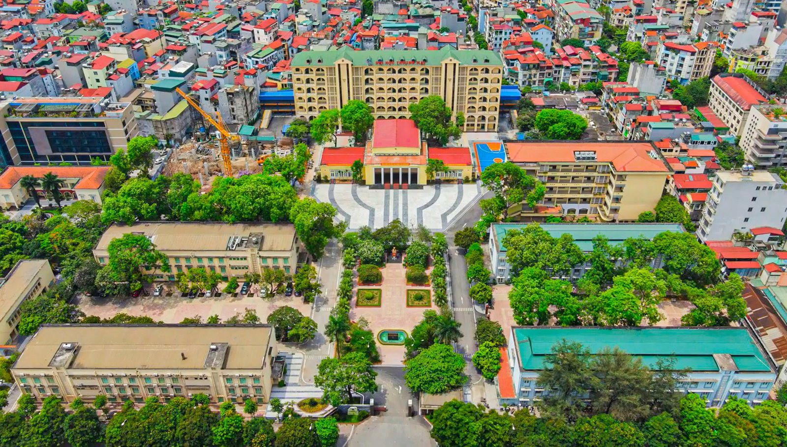 1 trường đại học ở Hà Nội vừa đạt doanh thu hơn 824 tỷ đồng/năm, tăng trưởng 2 con số, gần như 100% sinh viên cứ ra trường là có việc làm 