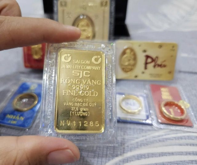 Giá vàng miếng và vàng nhẫn đồng loạt giảm mạnh