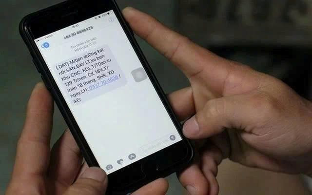 Số dư tài khoản bất ngờ về 0, nạn nhân toàn người bật WiFi, công an yêu cầu tắt nguồn điện thoại ngay