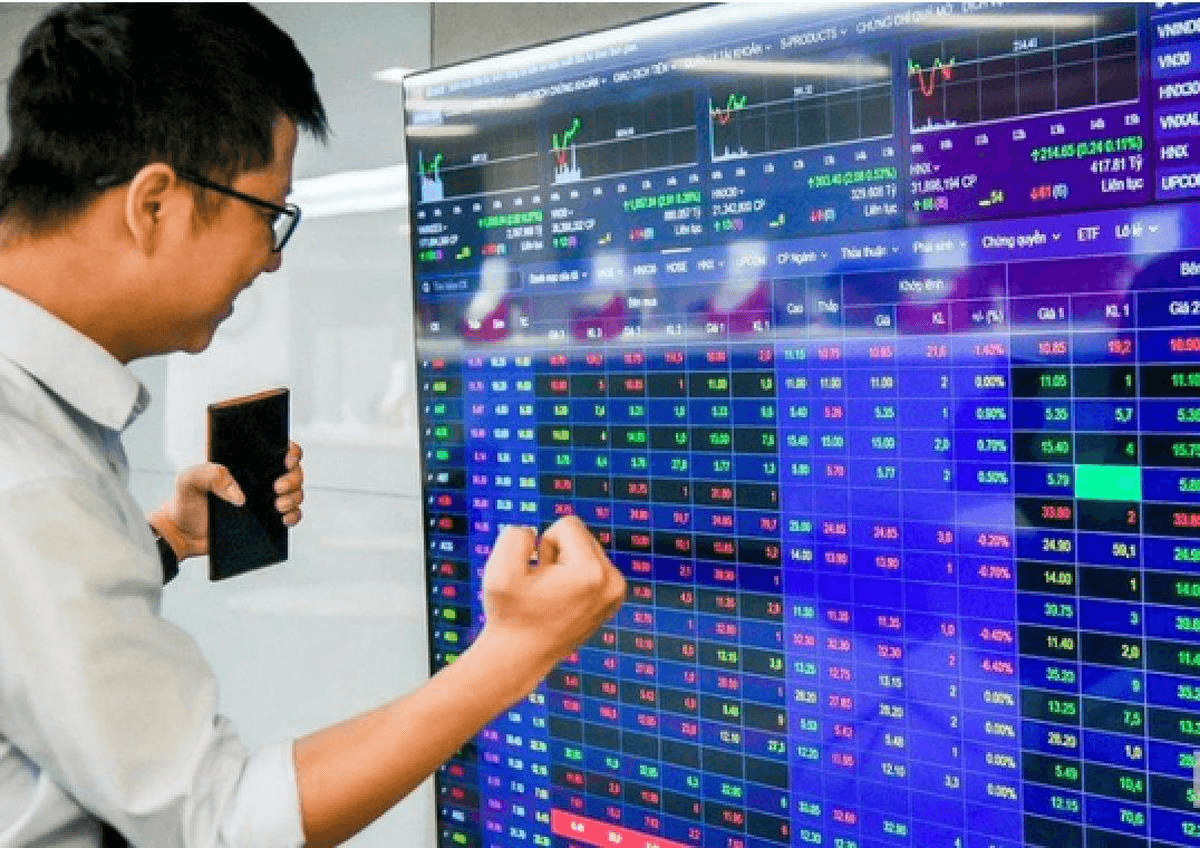 Một nghịch lý đang mở ra cơ hội lớn trên thị trường chứng khoán, đầu là tâm điểm hút tiền?
