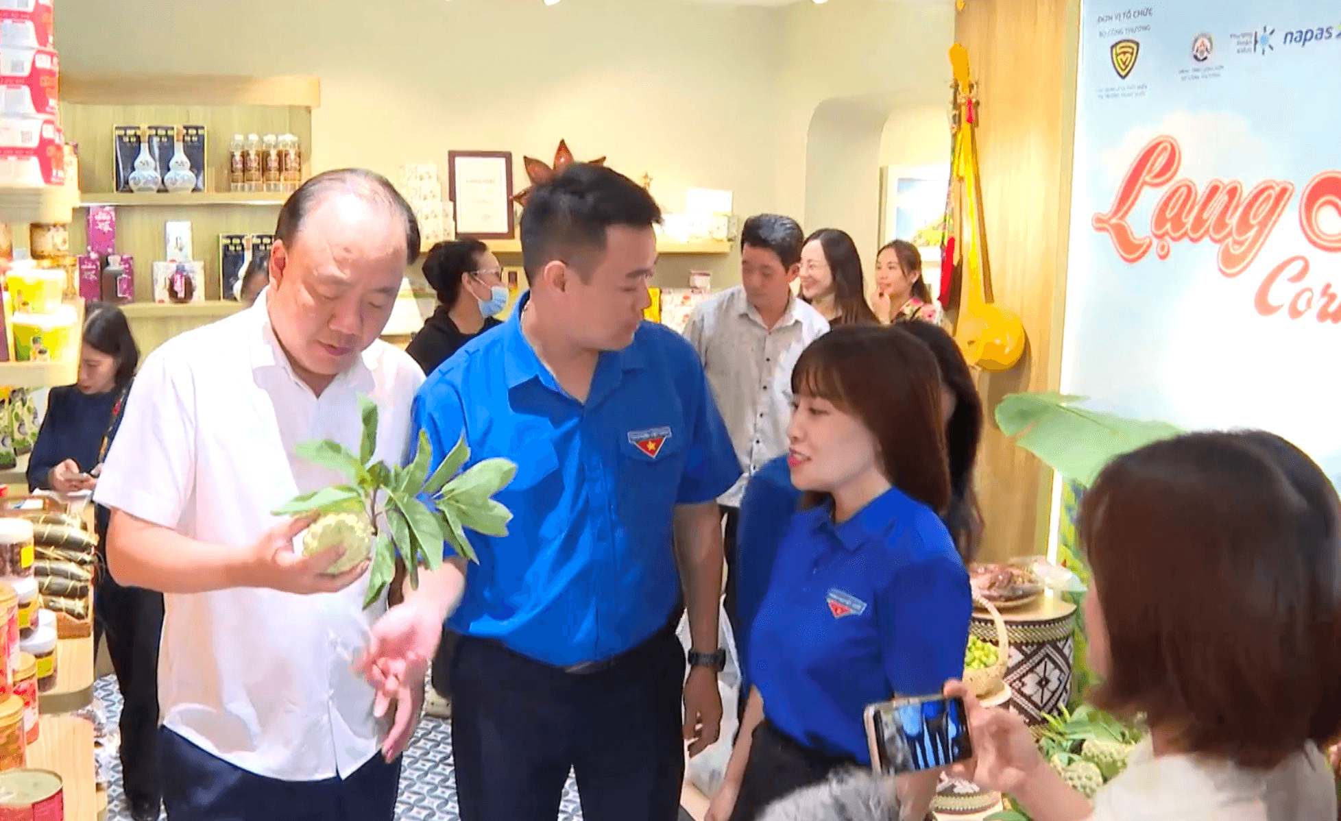 Tiêu thụ hơn 1,2 tấn na Chi Lăng sau 3 ngày: Sức hút từ không gian kết nối nông sản trực tiếp và livestream