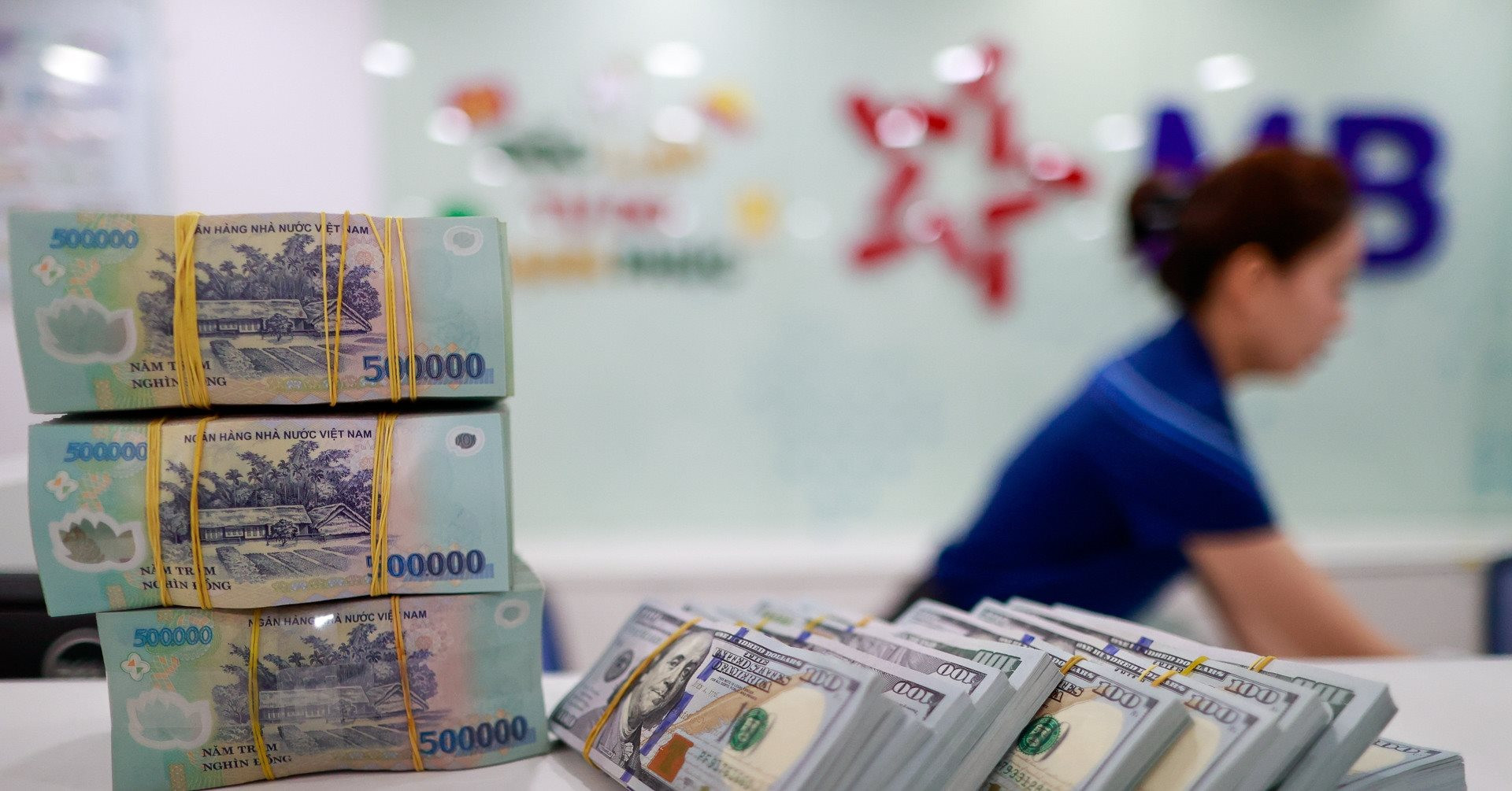 Lãi suất ngân hàng 4/8 tại Agribank, Vietcombank, BIDV, VietinBank, MB, Sacombank, HDBank,...