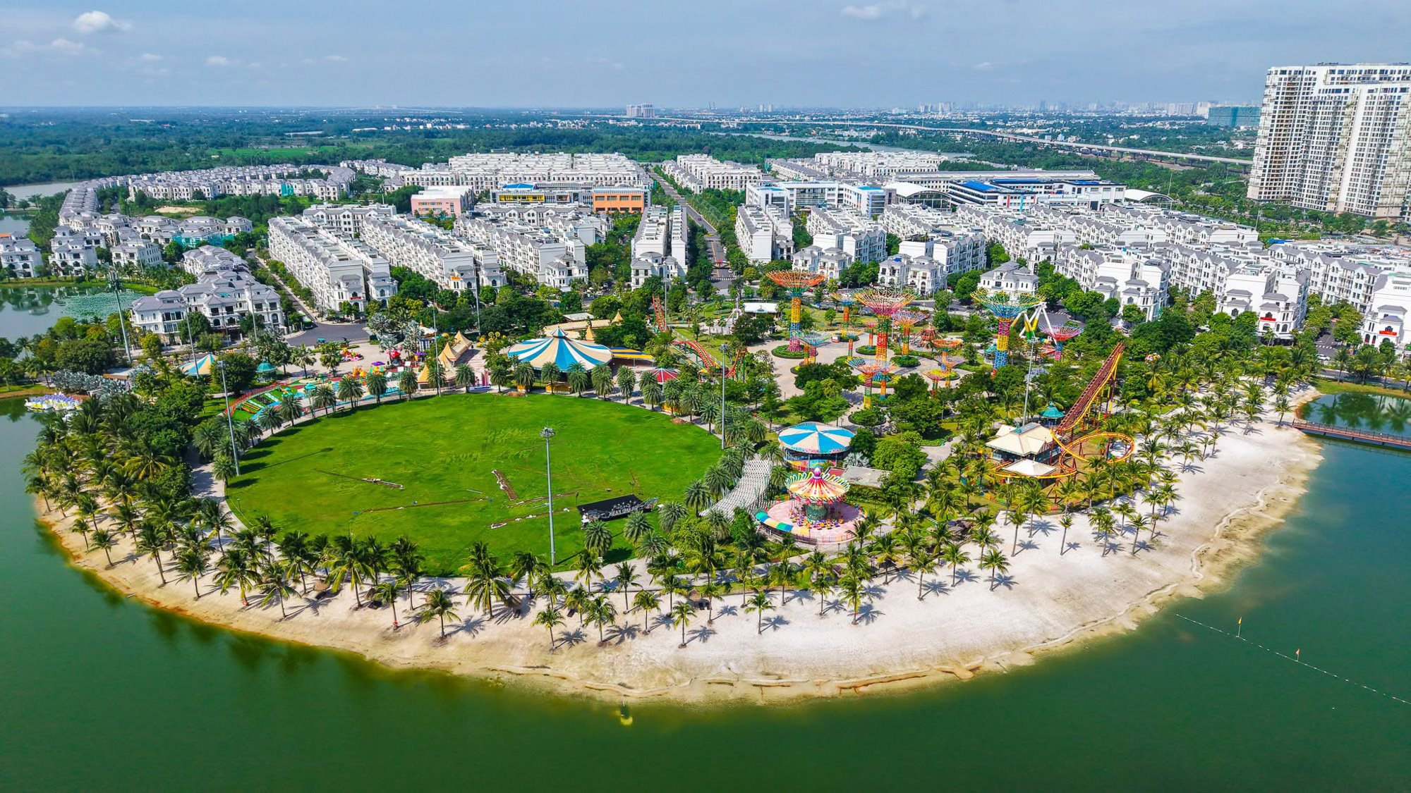 Từ nhà tập thể 30 m², “chuồng cọp” san sát đến đại đô thị hàng trăm ha: Mô hình căn hộ chung cư đã thay đổi đến "chóng mặt"