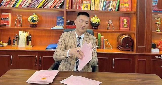 Bất ngờ: Huấn Hoa Hồng từng là Chủ tịch công ty bất động sản với slogan nổi tiếng “có làm thì mới có ăn”
