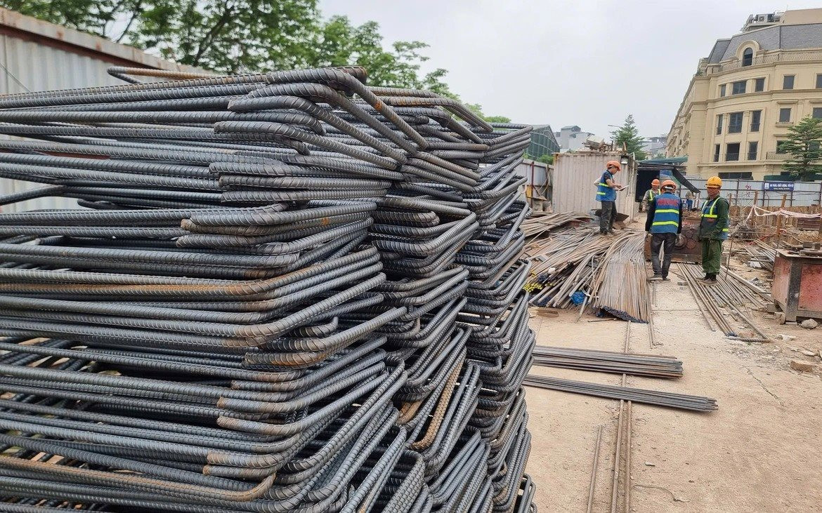 Giá vật liệu xây dựng tăng cao phả “hơi nóng” vào các dự án đầu tư công