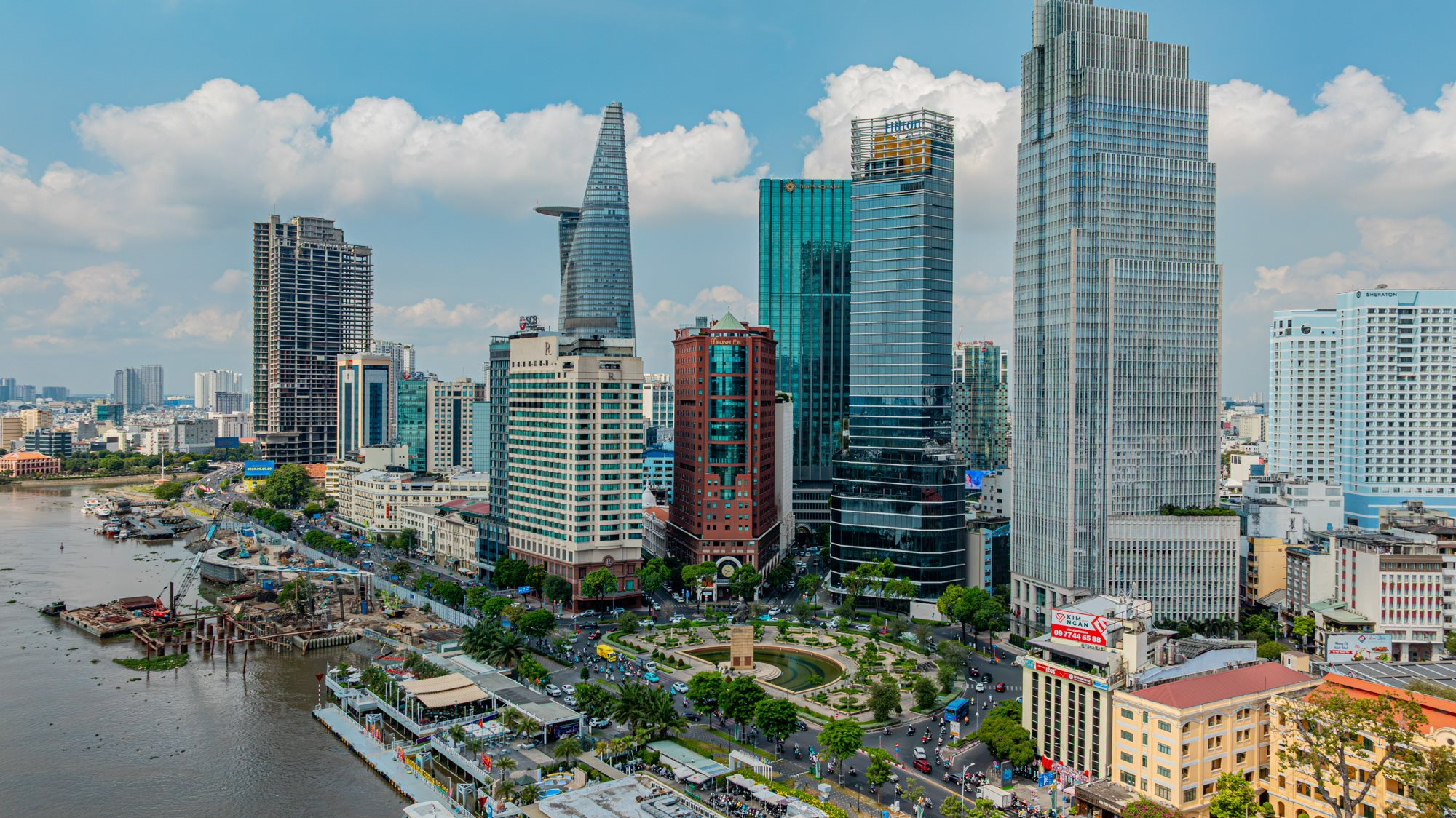 11_thi-truong-van-phong(1).jpg