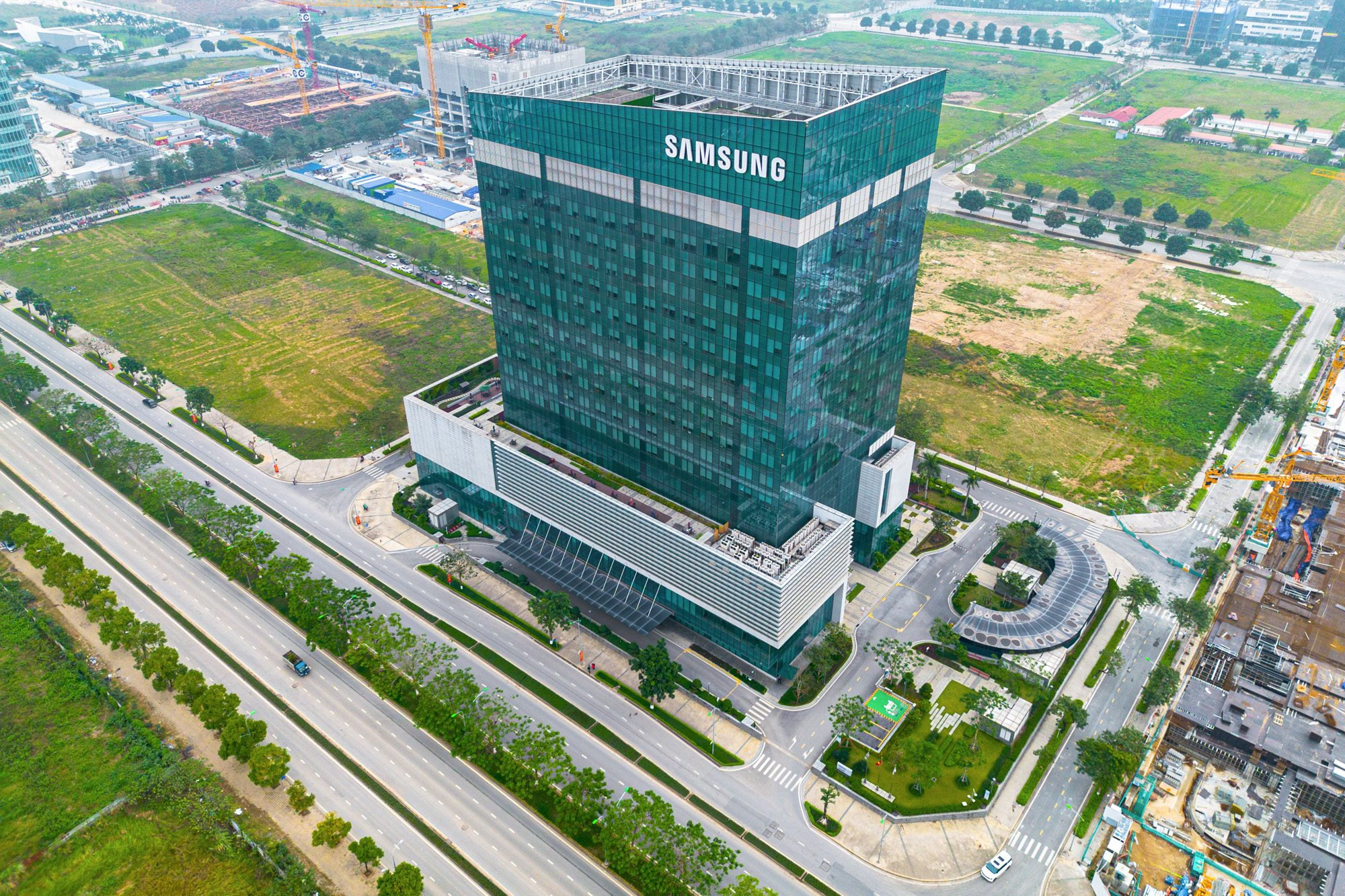 6_thi-truong-van-phong.jpg