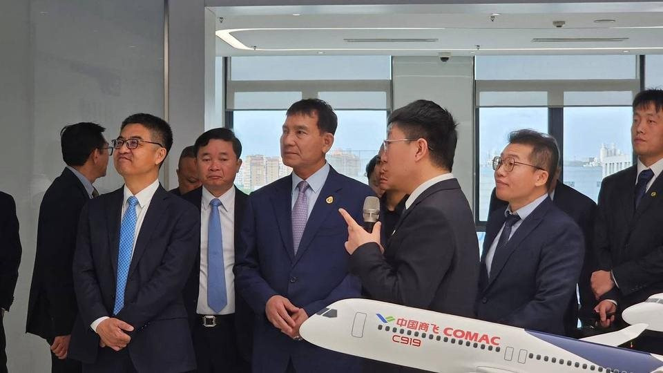 Thế giới nhìn bằng "ánh mắt dò xét", sao Campuchia vẫn "chơi lớn" chốt đơn 20 máy bay Made in China?