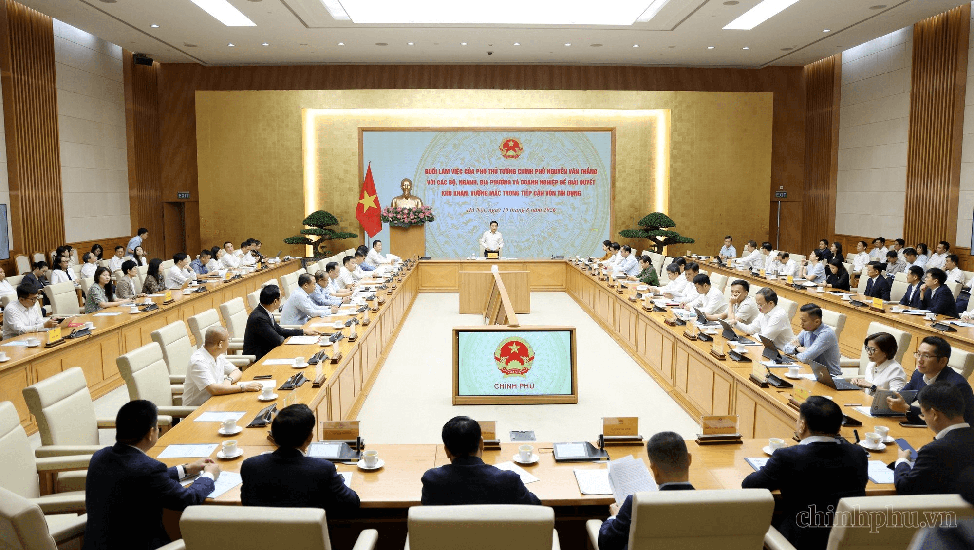 Phó Thủ tướng chủ trì họp gỡ khó tín dụng: Giải “cơn khát” vốn cho doanh nghiệp nhỏ và vừa