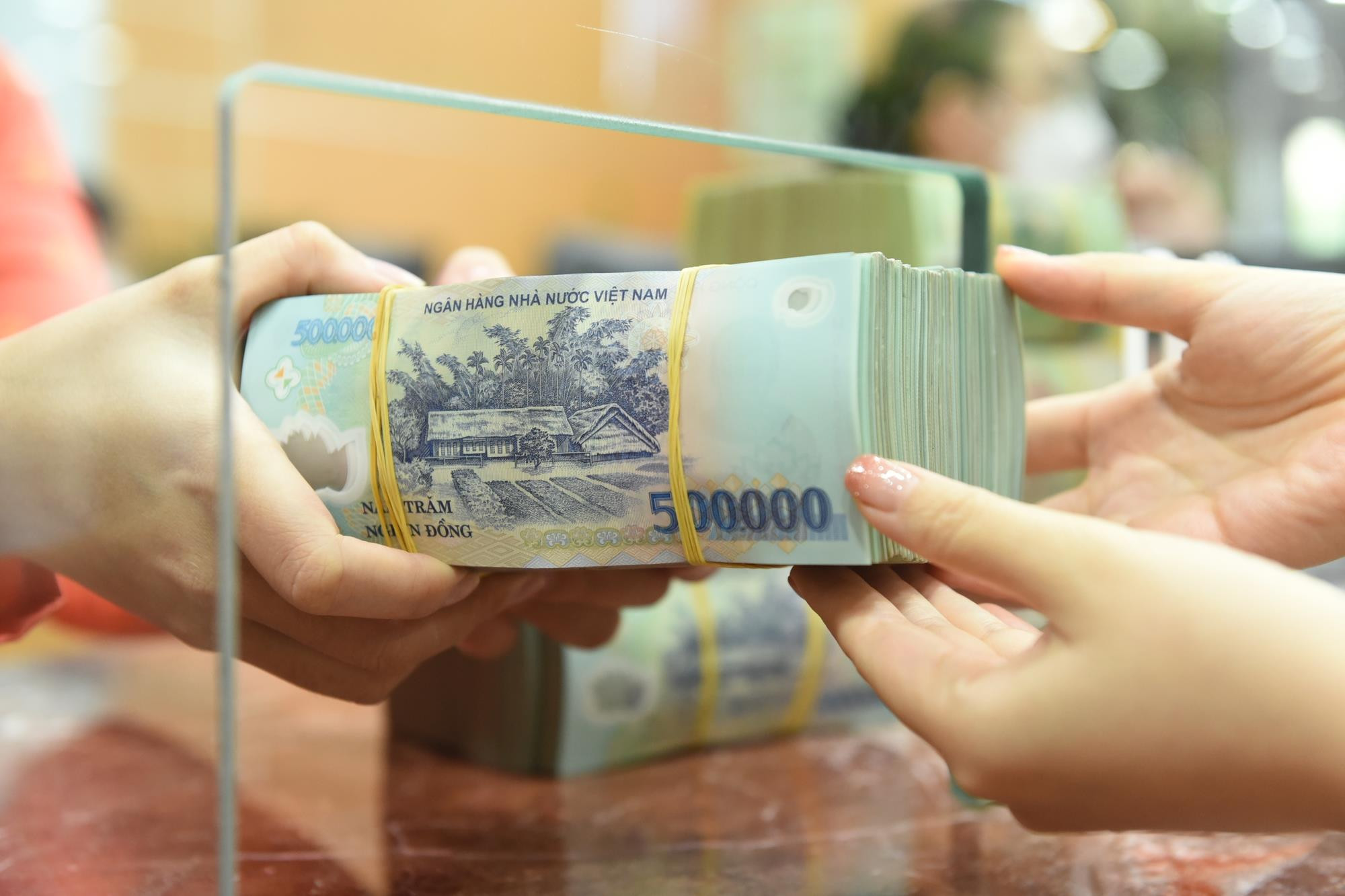 Một ngân hàng lớn vừa điều chỉnh mạnh lãi suất tiết kiệm, có kỳ hạn giảm tới 1,4%/năm