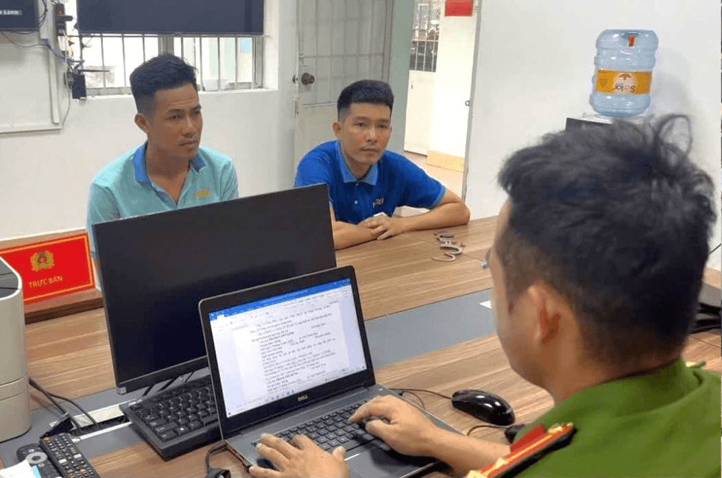 Công an kiểm tra loạt giao dịch 50 triệu, 47 triệu, 6 triệu đồng… của 4 công nhân tại Đồng Nai