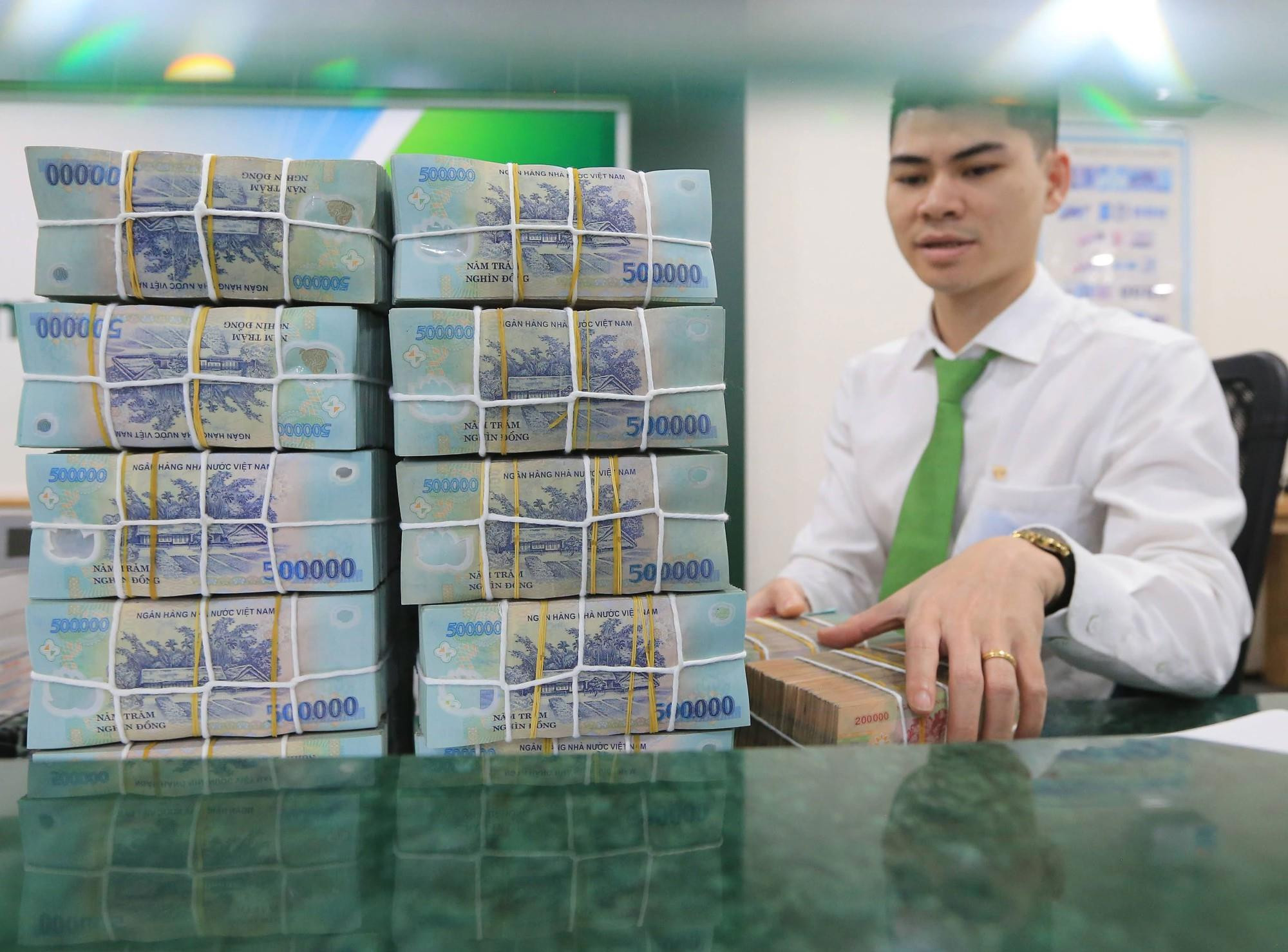Lãi suất ngân hàng 12/8 tại Agribank, Vietcombank, BIDV, VietinBank, MB, Sacombank, HDBank,...