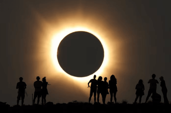Bóng tối đột ngột bao phủ một phần châu Âu trong 2 phút, NASA cử máy bay lên độ cao 15km theo dõi